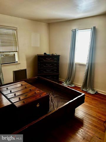 215 DEPTFORD RD, Glassboro, NJ 08028