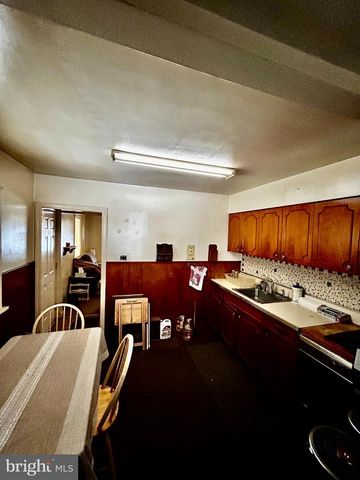 215 DEPTFORD RD, Glassboro, NJ 08028