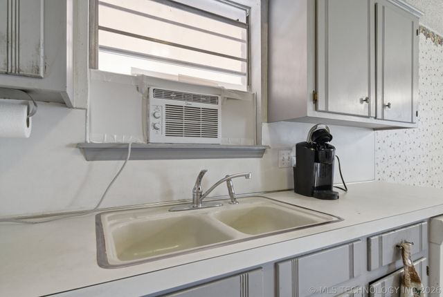 8935 E 49th Street, Tulsa, OK 74145