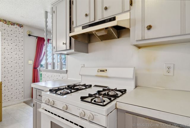 8935 E 49th Street, Tulsa, OK 74145