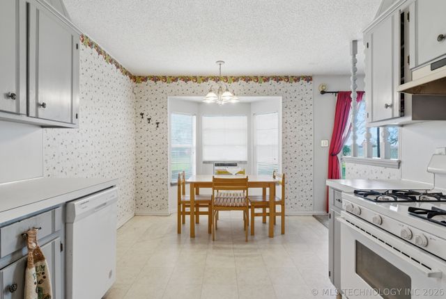 8935 E 49th Street, Tulsa, OK 74145