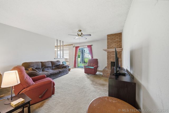 8935 E 49th Street, Tulsa, OK 74145