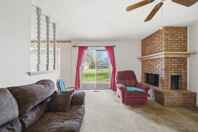 8935 E 49th Street, Tulsa, OK 74145