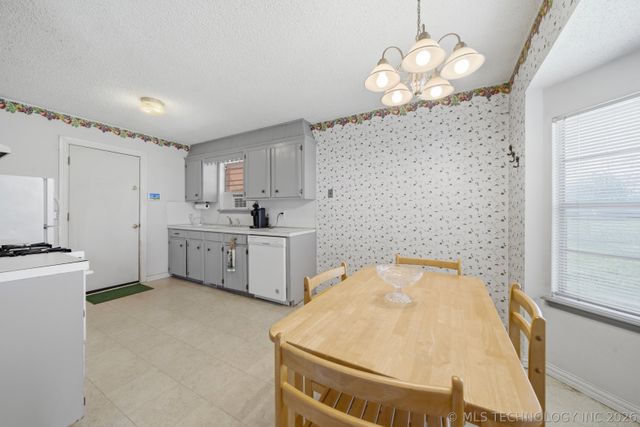 8935 E 49th Street, Tulsa, OK 74145