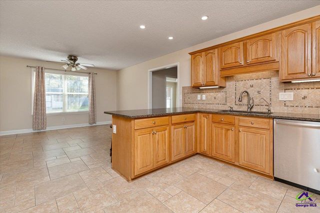 313 Old Farm Road, Perry, GA 31069