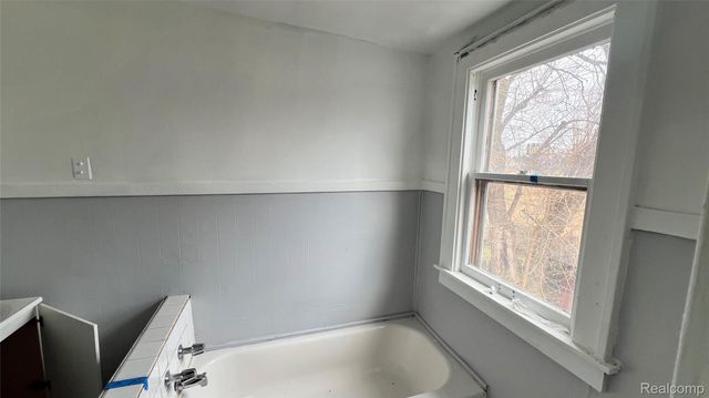 14208 Winthrop Street, Detroit, MI 48227