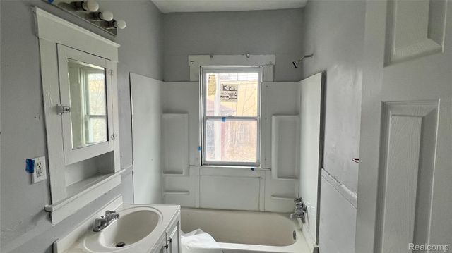 14208 Winthrop Street, Detroit, MI 48227