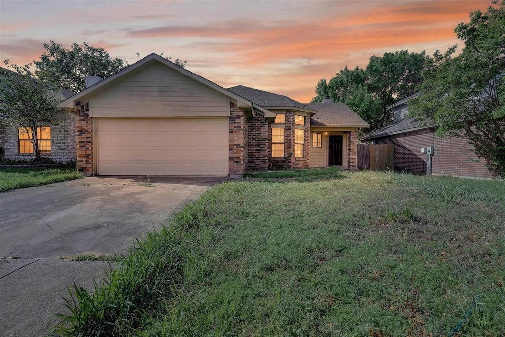 210 Cutting Horse Lane, Keller, TX 76248