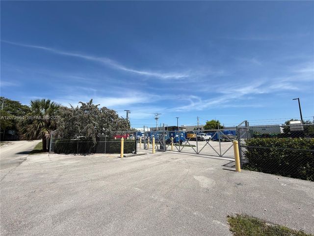 5299 NE 12th Avenue, Oakland Park, FL 33334