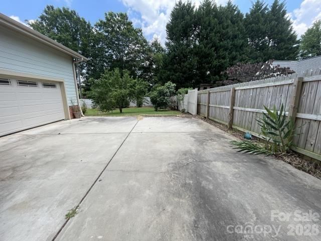 1512 Ivey Drive, Charlotte, NC 28205