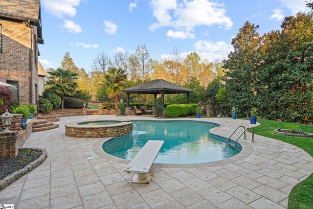 6 Saranac Lane, Simpsonville, SC 29681