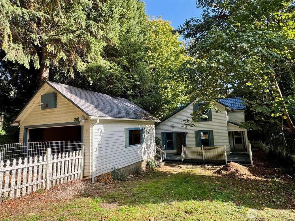 201 E Moore Avenue, Shelton, WA 98584