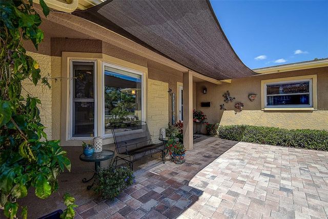 5931 33 AVENUE N, St Petersburg, FL 33710