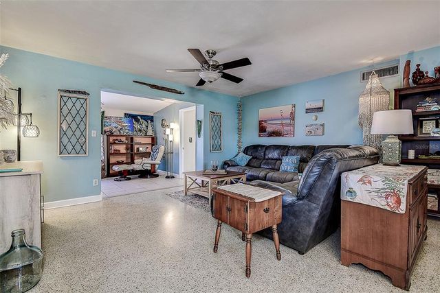 5931 33 AVENUE N, St Petersburg, FL 33710