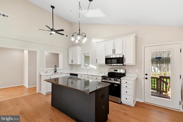 17 BRIDLEWOOD DR, Palmyra, VA 22963