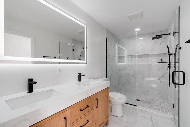 21740 W Lochinvar LANE, New Berlin, WI 53146