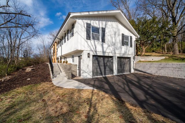 21740 W Lochinvar LANE, New Berlin, WI 53146