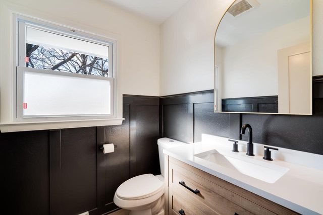 21740 W Lochinvar LANE, New Berlin, WI 53146