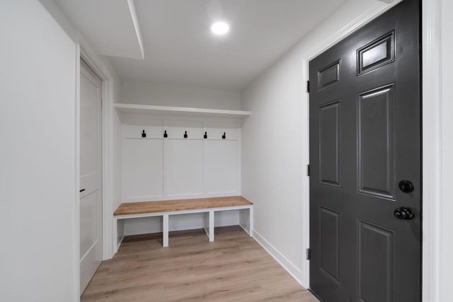 21740 W Lochinvar LANE, New Berlin, WI 53146