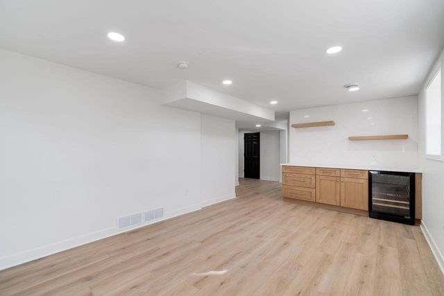 21740 W Lochinvar LANE, New Berlin, WI 53146