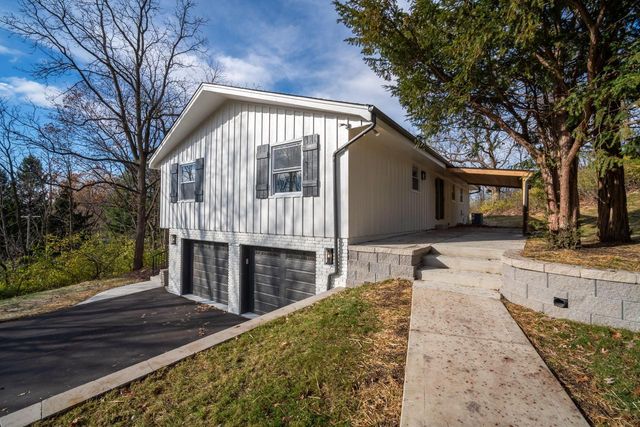 21740 W Lochinvar LANE, New Berlin, WI 53146