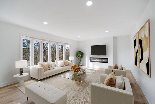 21740 W Lochinvar LANE, New Berlin, WI 53146