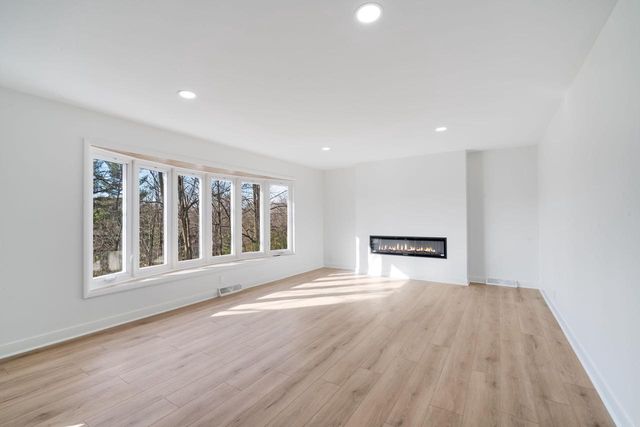 21740 W Lochinvar LANE, New Berlin, WI 53146