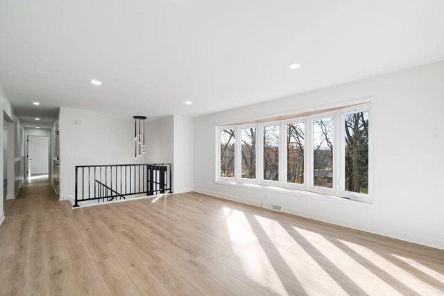 21740 W Lochinvar LANE, New Berlin, WI 53146