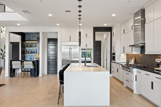 6916 Davenport Divide RD, Austin, TX 78738