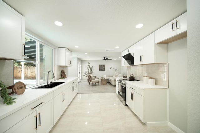 1724 Bergen Dr, Modesto, CA 95350