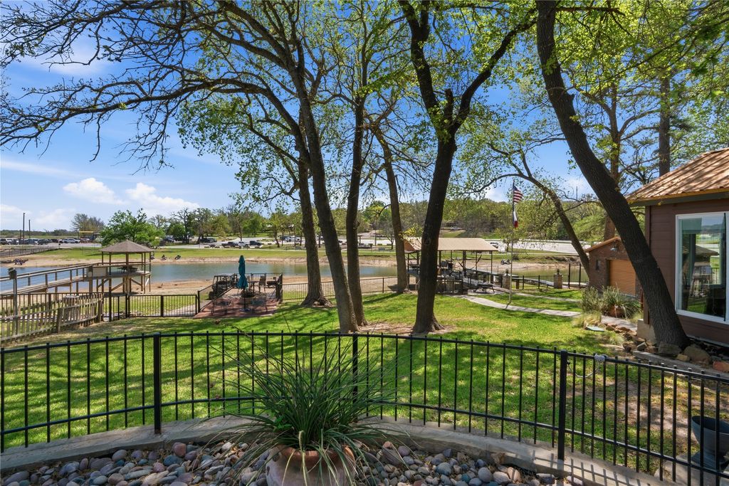 108 Marina View Court, Weatherford, TX 76087 — photo 3