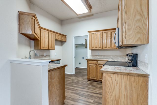 113 Saint James Court, Rhome, TX 76078