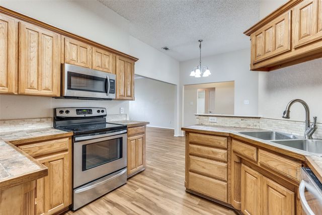 113 Saint James Court, Rhome, TX 76078