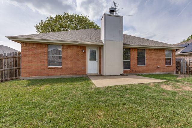 113 Saint James Court, Rhome, TX 76078