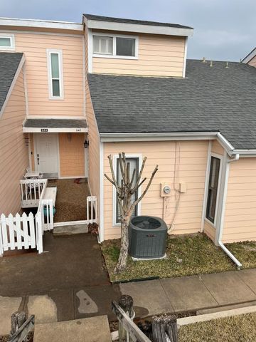640 Harbor Drive, Azle, TX 76020
