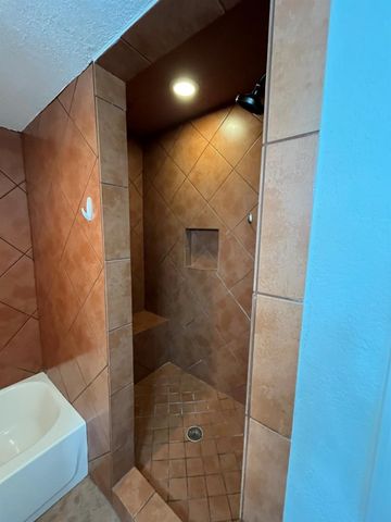 640 Harbor Drive, Azle, TX 76020
