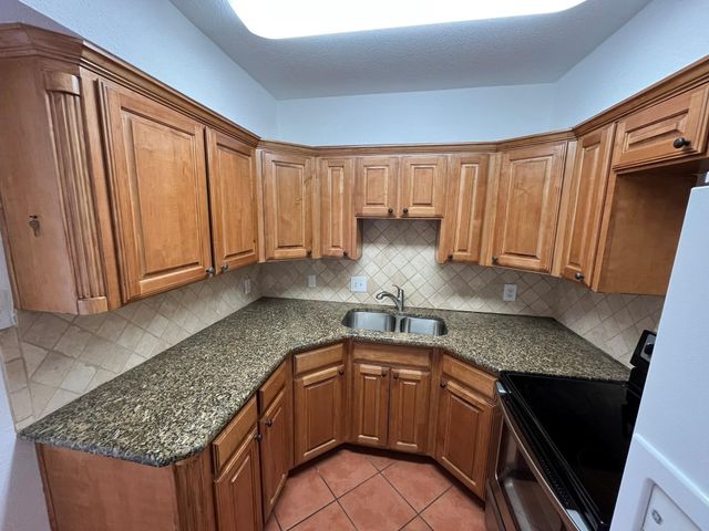 640 Harbor Drive, Azle, TX 76020