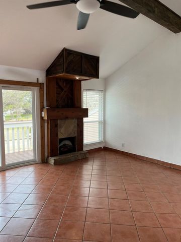 640 Harbor Drive, Azle, TX 76020