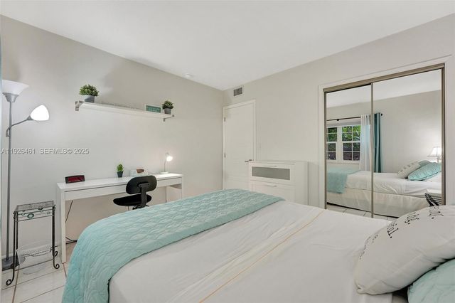 221 SE 9th Ave 102, Pompano Beach, FL 33060