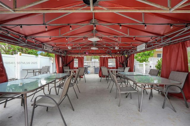 221 SE 9th Ave 102, Pompano Beach, FL 33060