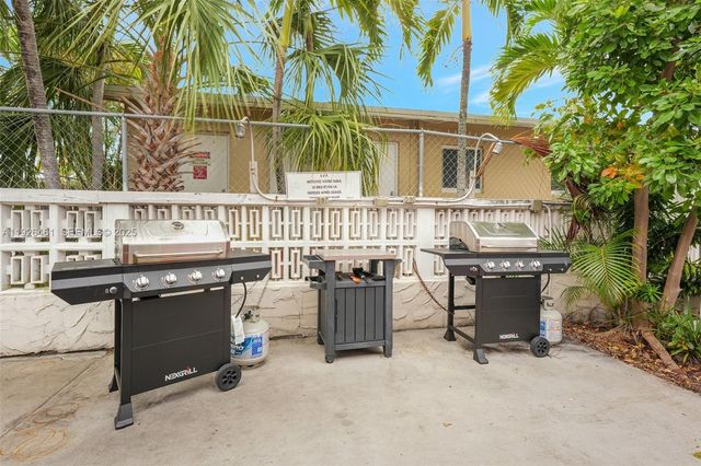 221 SE 9th Ave 102, Pompano Beach, FL 33060