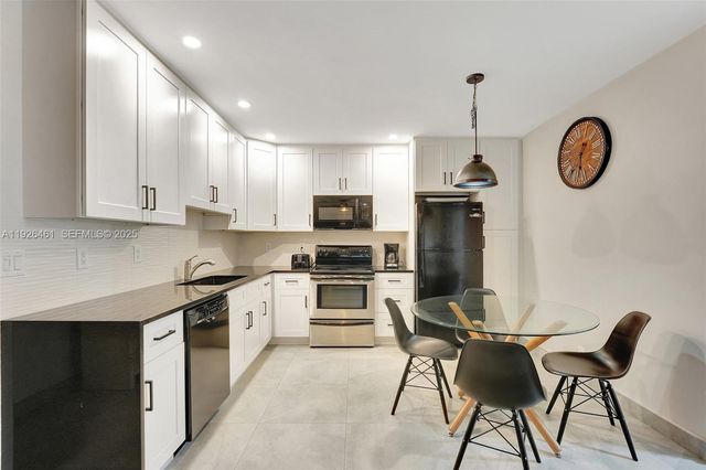 221 SE 9th Ave 102, Pompano Beach, FL 33060