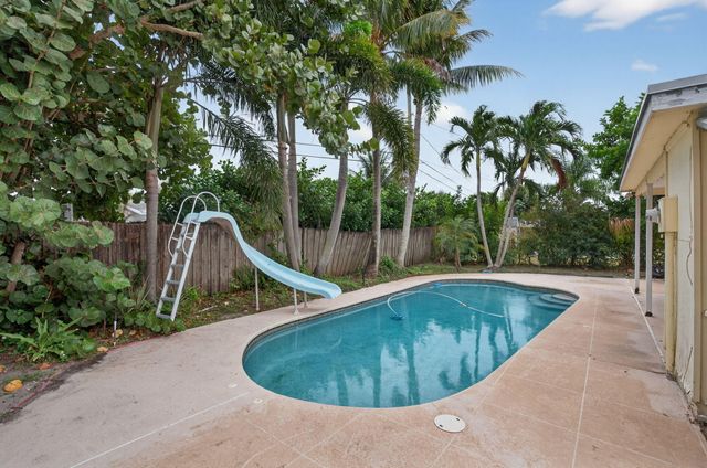 514 Riverside Drive, Palm Beach Gardens, FL 33410