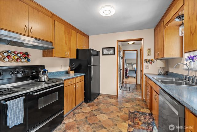8715 18th Avenue E, Tacoma, WA 98445