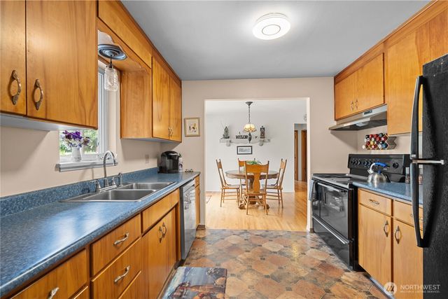 8715 18th Avenue E, Tacoma, WA 98445