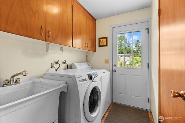 8715 18th Avenue E, Tacoma, WA 98445