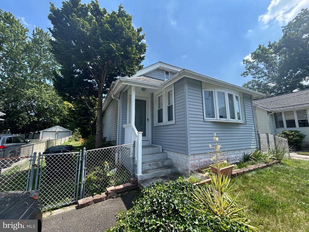 5 LINDEN AVE, Berlin, NJ 08009