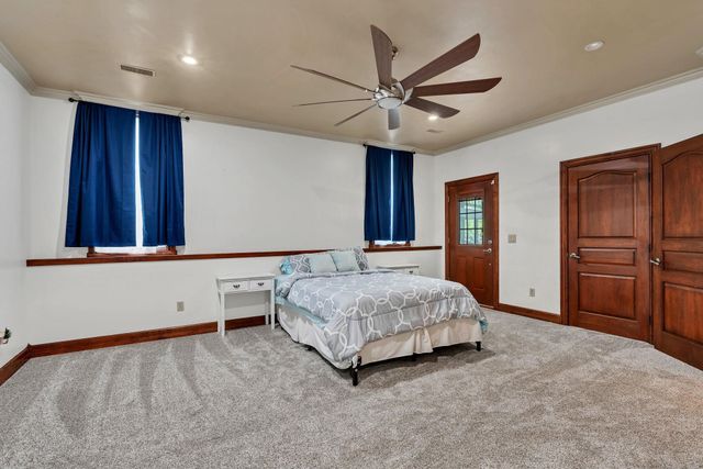 2319 N Rough Creek Rd, Derby, KS 67037