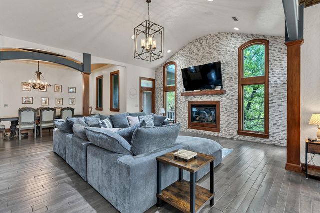 2319 N Rough Creek Rd, Derby, KS 67037