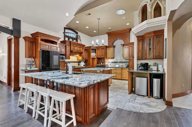 2319 N Rough Creek Rd, Derby, KS 67037